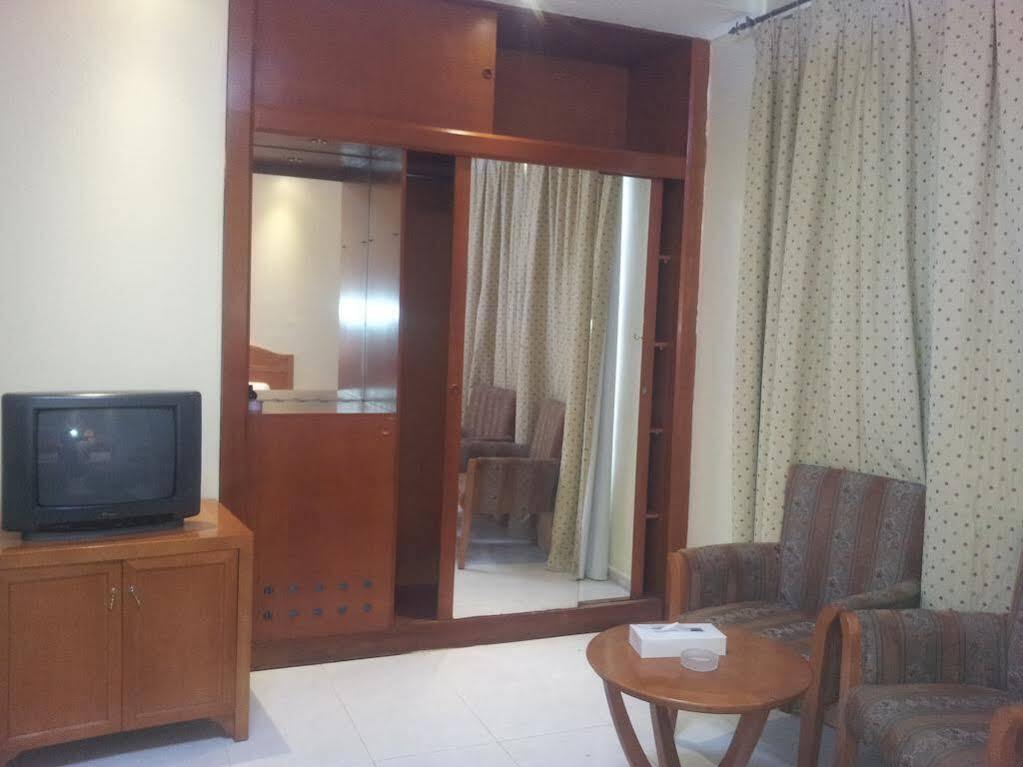 Oyo 366 Waves Hotel Αϊμάν Εξωτερικό φωτογραφία