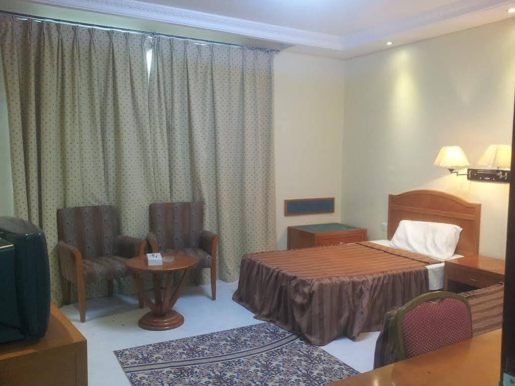 Oyo 366 Waves Hotel Αϊμάν Εξωτερικό φωτογραφία