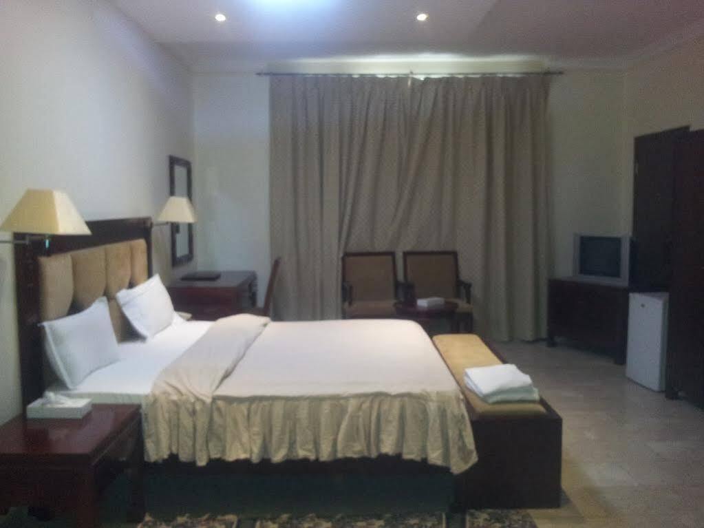 Oyo 366 Waves Hotel Αϊμάν Εξωτερικό φωτογραφία